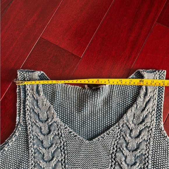 Nwt Knit cotton sleeveless sweater - Picture 9 of 12